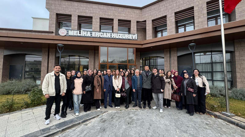 Bakan Murat Kurum'dan &uuml;niversite &ouml;ğrencilerine s&uuml;rpriz jest