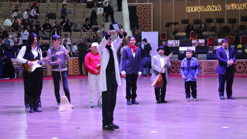 &Ouml;zel bireylerden duygulandıran performans