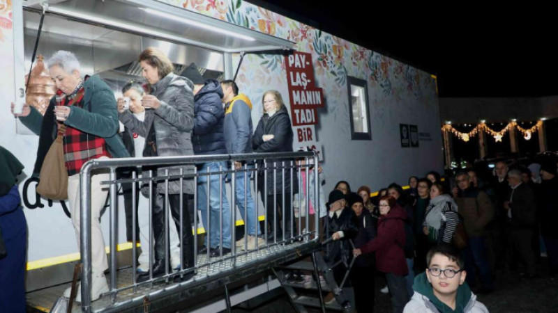 Şeb-i Arus misafirlerine g&ouml;n&uuml;lleri ısıtan ikram