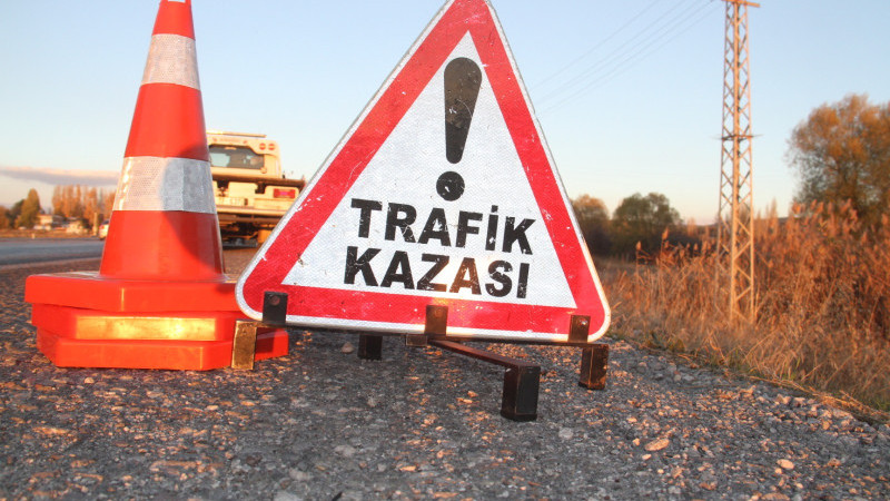 Korkutan kaza,motosiklet s&uuml;r&uuml;c&uuml;s&uuml; yaralandı