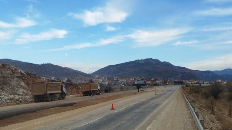 Beyşehir Antalya kara yolu 2 g&uuml;n 12 saat s&uuml;reyle ulaşıma kapanacak