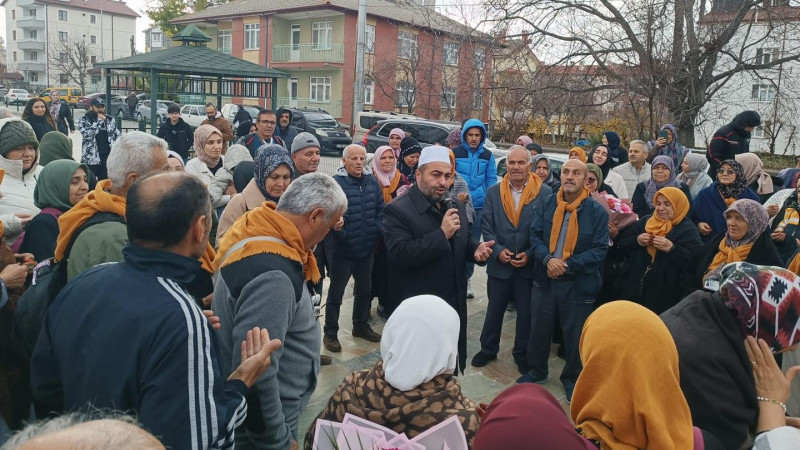 Mukaddes topraklardan d&ouml;nenlere dualı karşılama