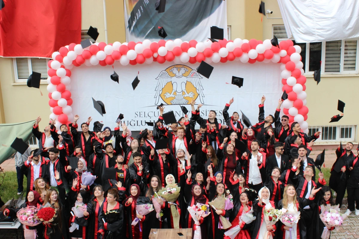 Huğlu Meslek Y&uuml;ksekokulu&rsquo;nda Mezuniyet Coşkusu