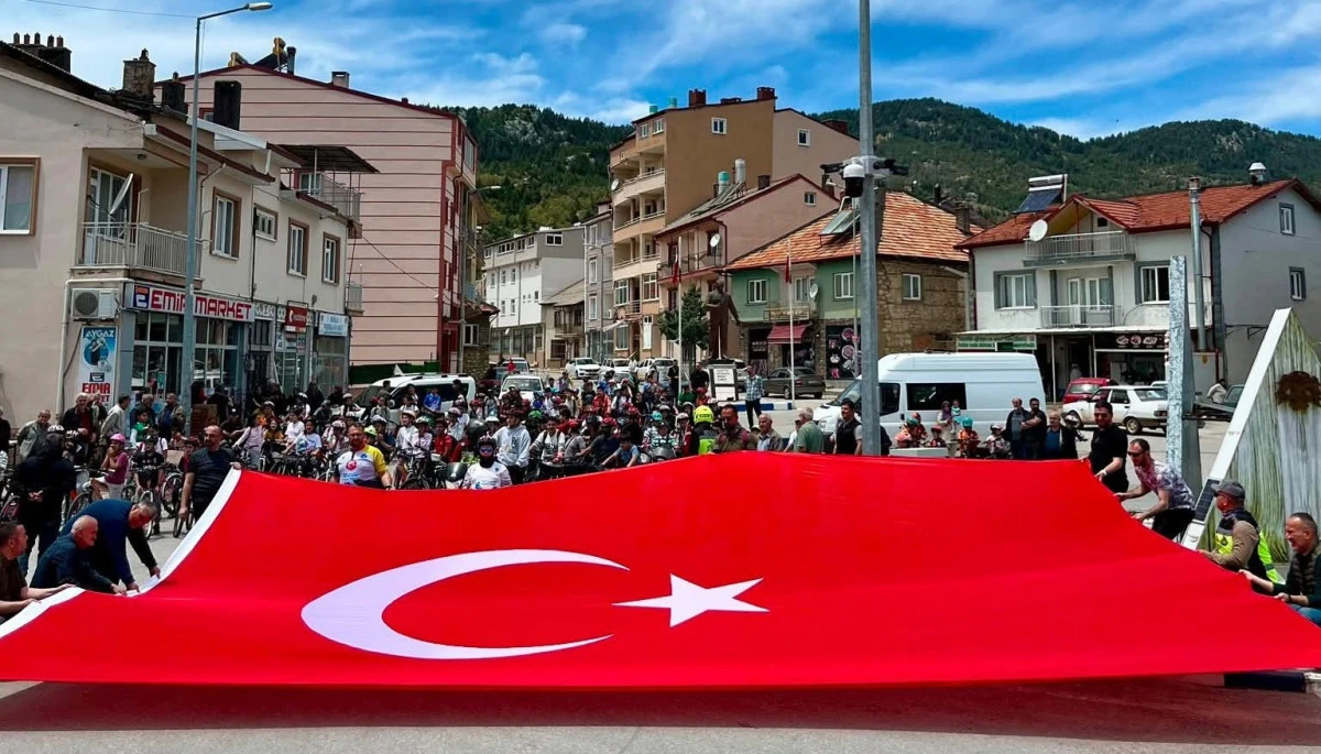 Huğlu&rsquo;da Birlik ve Dayanışma İ&ccedil;in Pedal &Ccedil;evirdiler