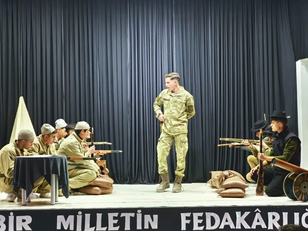 H&uuml;y&uuml;k&rsquo;te &Ccedil;anakkale ruhu sahneye taşındı