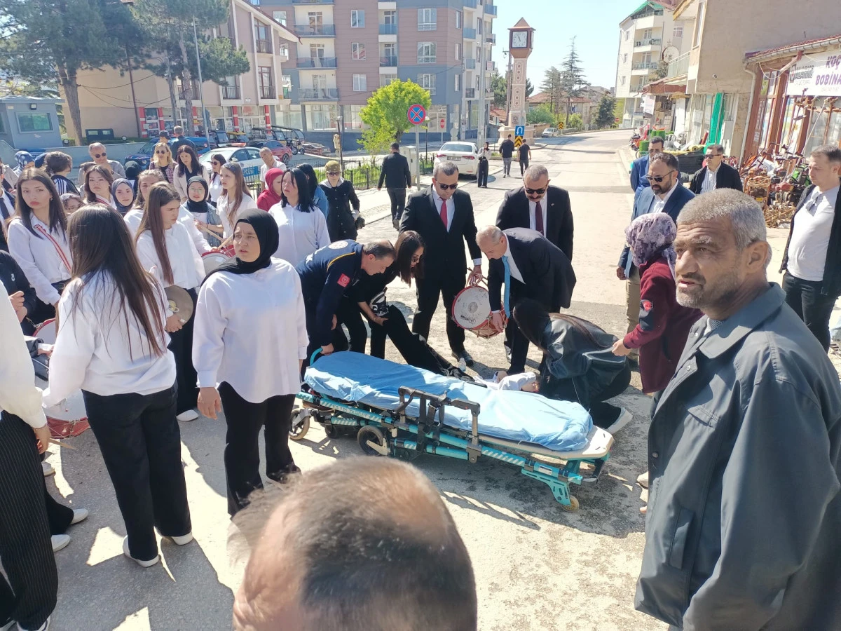 H&uuml;y&uuml;k&rsquo;te T&ouml;rende Fenalaşan &Ouml;ğrenciye İlk M&uuml;dahale Başkan Sefer&rsquo;den