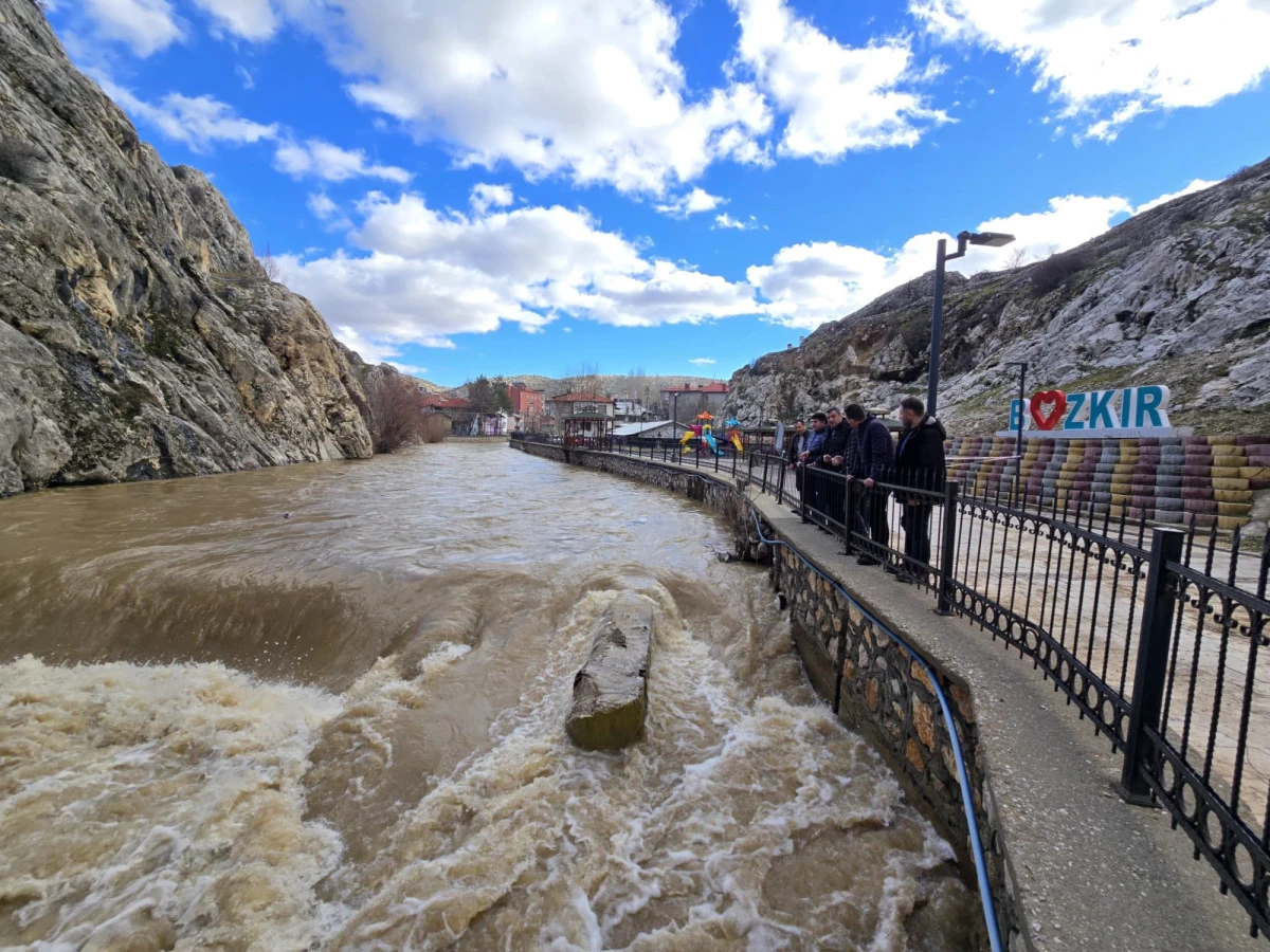 İl&ccedil;elerde g&uuml;venli su akışı i&ccedil;in yoğun mesai