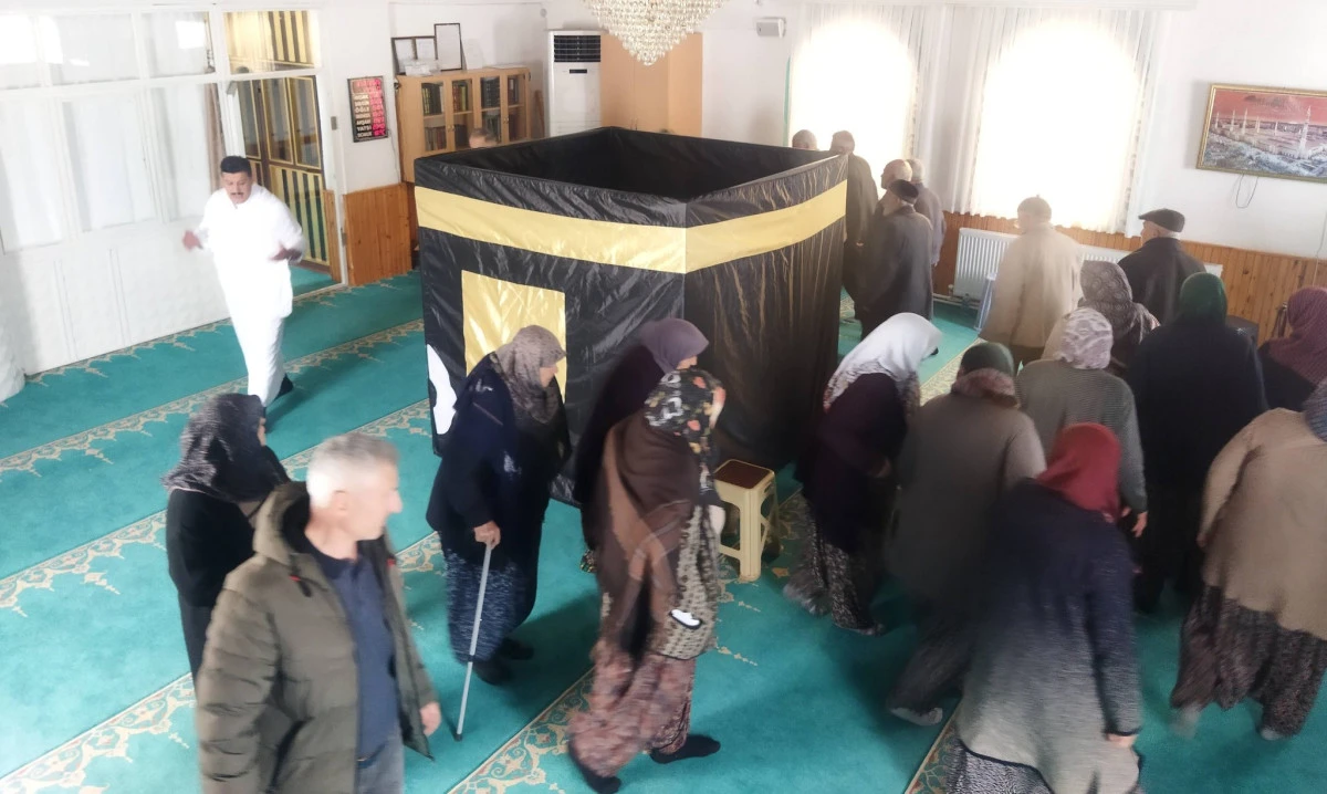 K&acirc;be maketiyle hac provası!