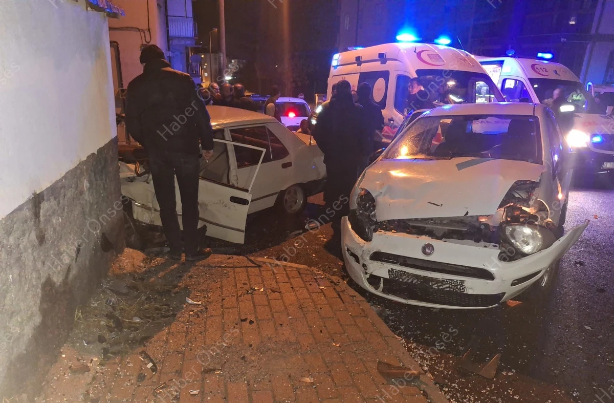 Kazalar peş peşe geldi, ara&ccedil; yangını s&ouml;nd&uuml;r&uuml;ld&uuml;