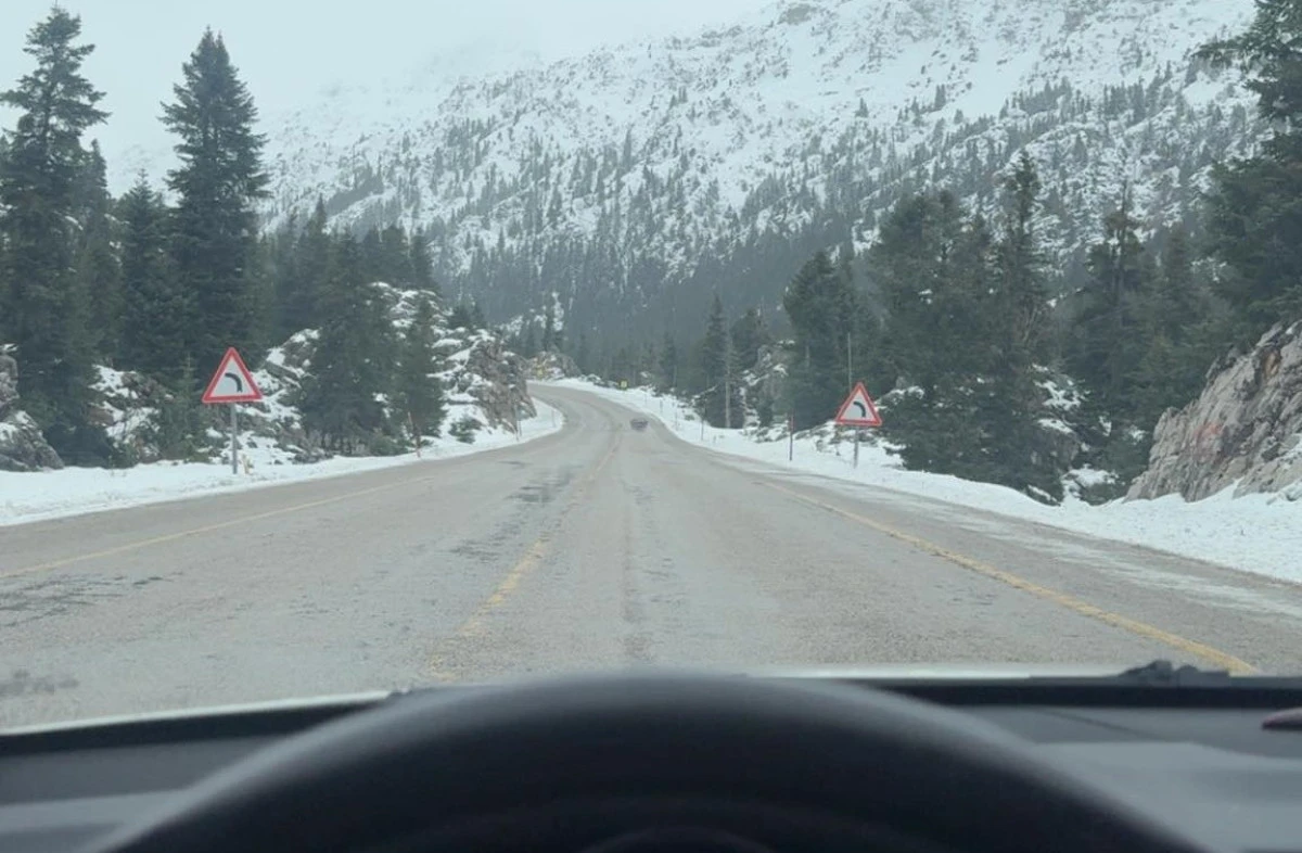 Konya&ndash;Antalya kara yollarında kar mesaisi