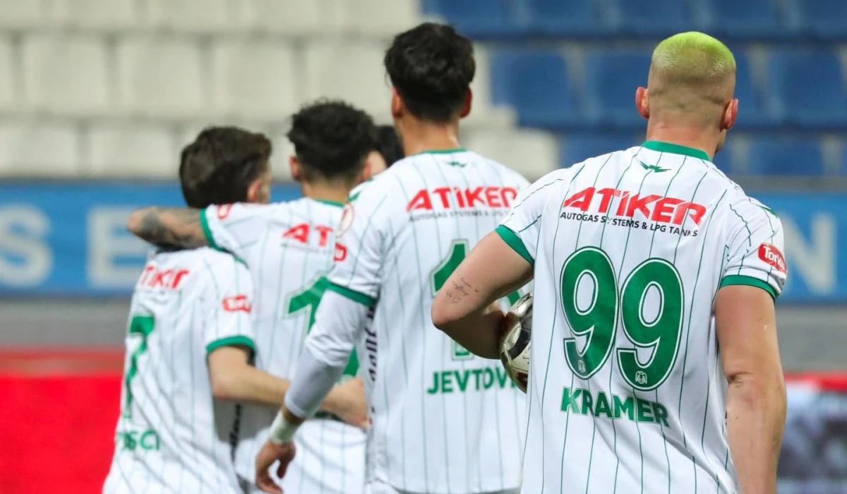 Konyaspor &ccedil;eyrek final biletini aldı