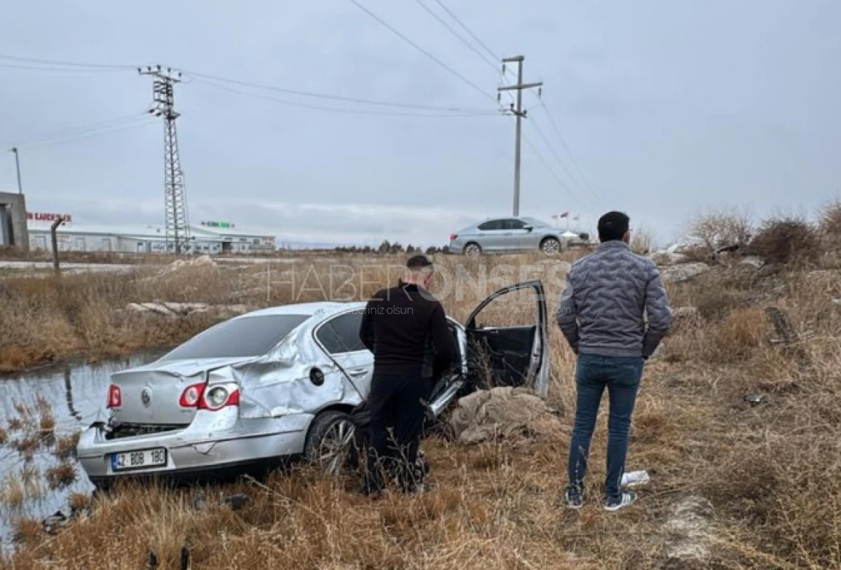 Otomobil yoldan &ccedil;ıktı, 4 kişi yaralandı