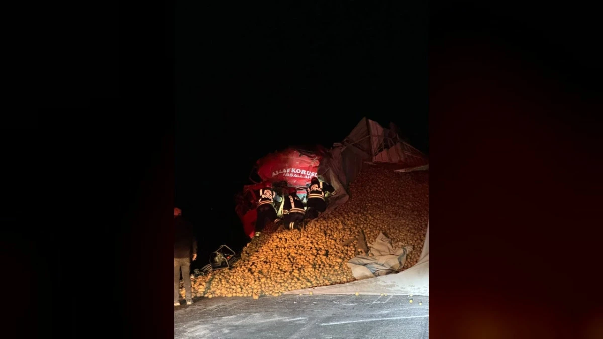 Patates y&uuml;kl&uuml; TIR ile tanker &ccedil;arpıştı