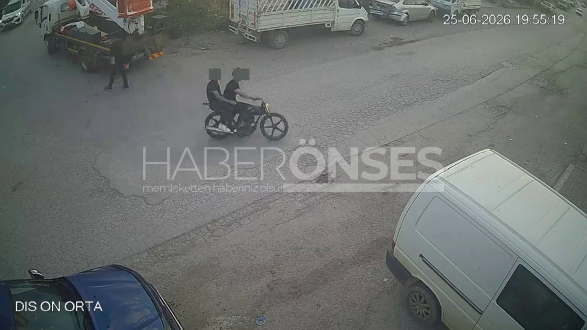 Polisten ka&ccedil;arken &ccedil;ekiciye &ccedil;arptılar! 16 yaşındaki s&uuml;r&uuml;c&uuml; yaralandı