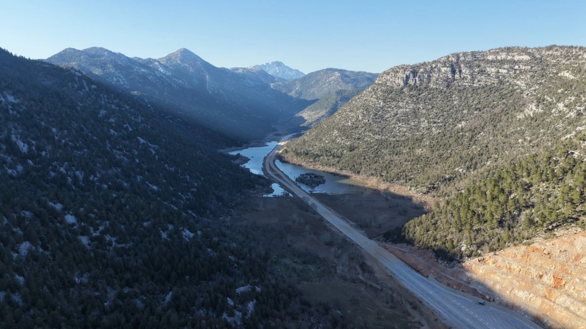 Sular &ccedil;ekildi, Yeni Konya Antalya kara yolu ulaşıma yeniden a&ccedil;ıldı
