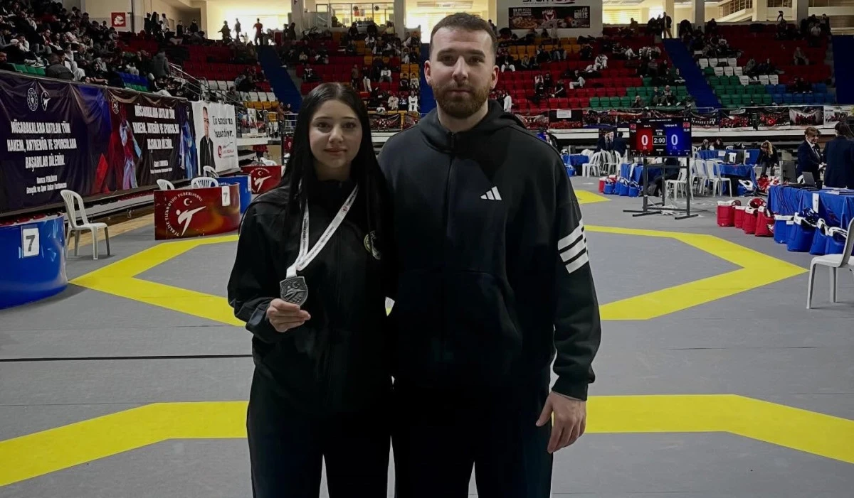 Tataminin g&uuml;m&uuml;ş kızı