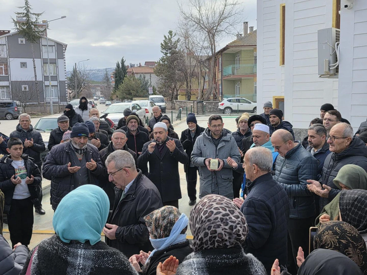 Umre yolcuları Beyşehir&rsquo;den dualarla yola &ccedil;ıktı