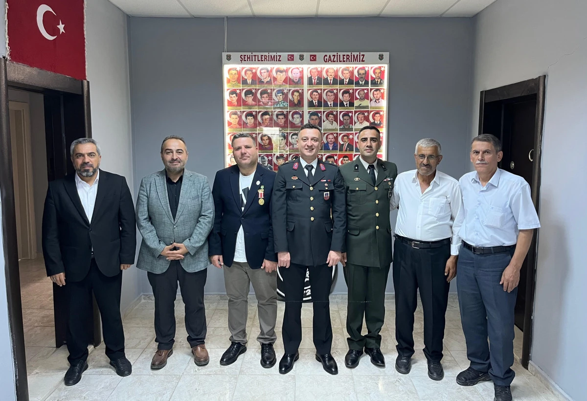 Vatanın kahramanlarına özel günlerinde anlamlı ziyaret