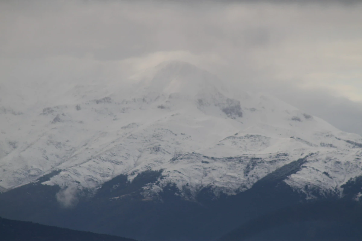 Yağışlar, Anamas&rsquo;ın zirvesini beyazlattı!
