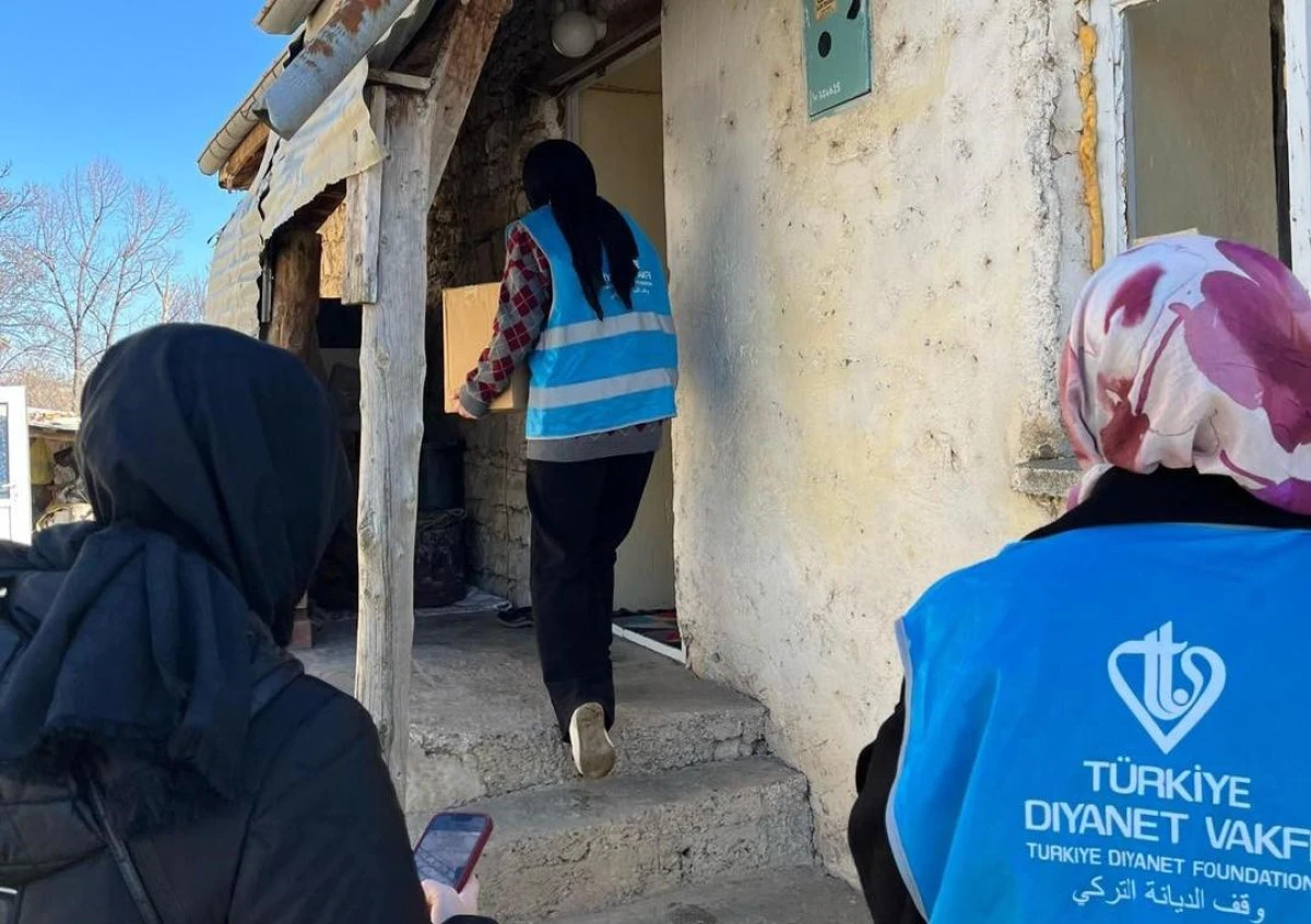 Yardım kolileri Beyşehir'de ihtiya&ccedil; sahiplerine ulaştı