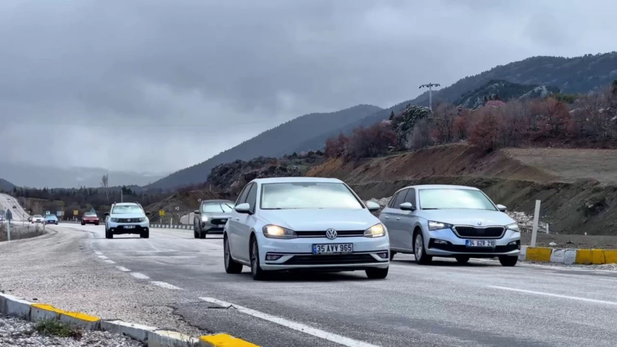 Yeni Konya Antalya kara yolunda bayram d&ouml;n&uuml;ş&uuml; yoğunluğu